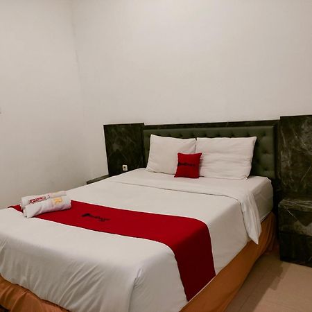 Reddoorz At Sukomanunggal Surabaya Exteriör bild