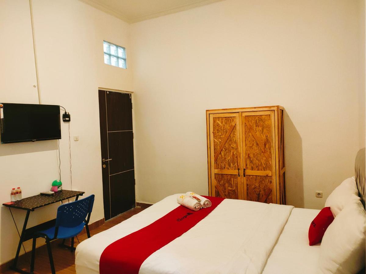 Reddoorz At Sukomanunggal Surabaya Exteriör bild